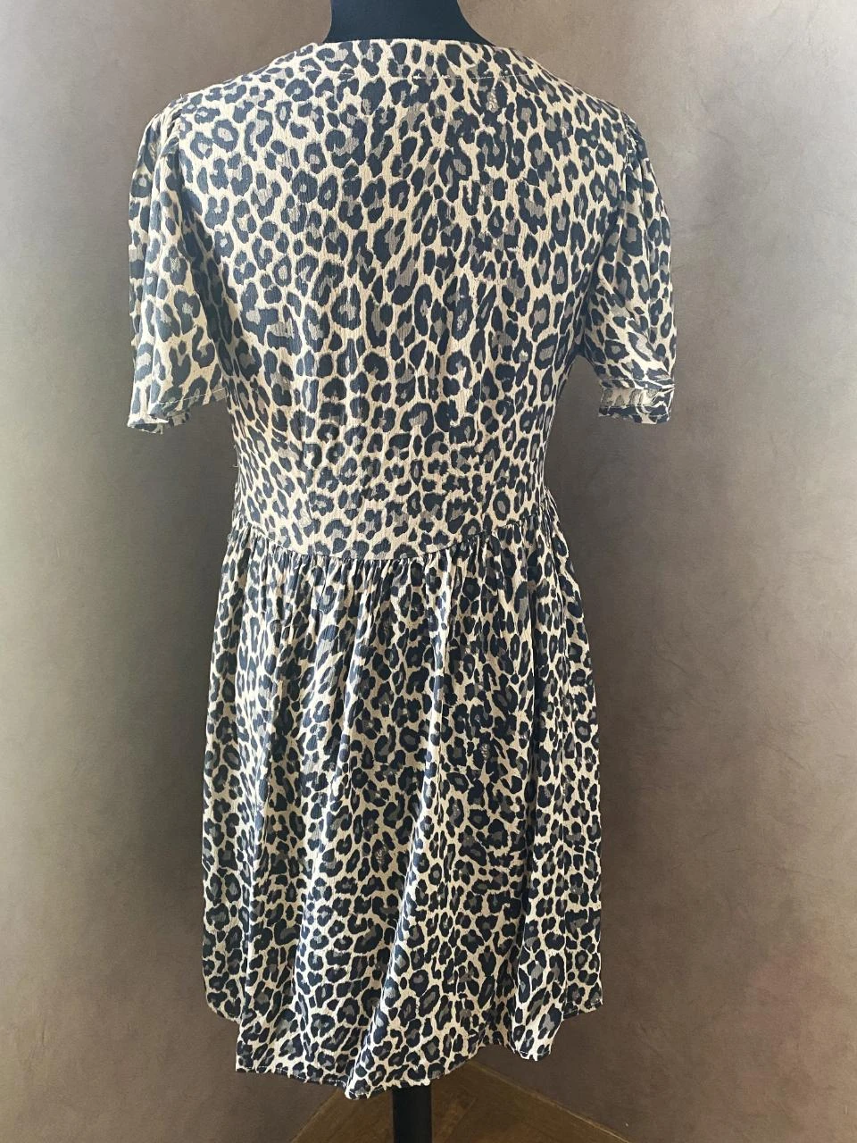 KIABI-jurk maat 34 beige & zwart luipaardprint – V-hals vloeiende bohemien-chique stijl – photo 4
